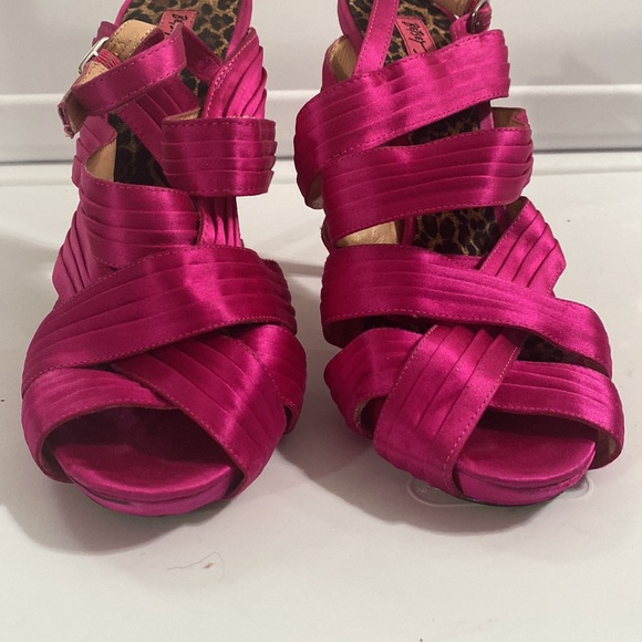 Betsey Johnson satin fuchsia strappy striped high heel sandals size 8.5 - Picture 5 of 14